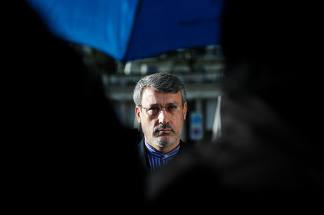 حضور حمید بعیدی نژاد در جمع خبرنگاران در آخرین روز مذاکرات